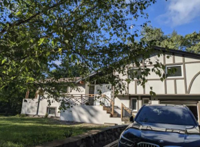 La Datcha 20 Acres Private Spa, with Pool, Jacuzzi & Wood Burning Sauna
